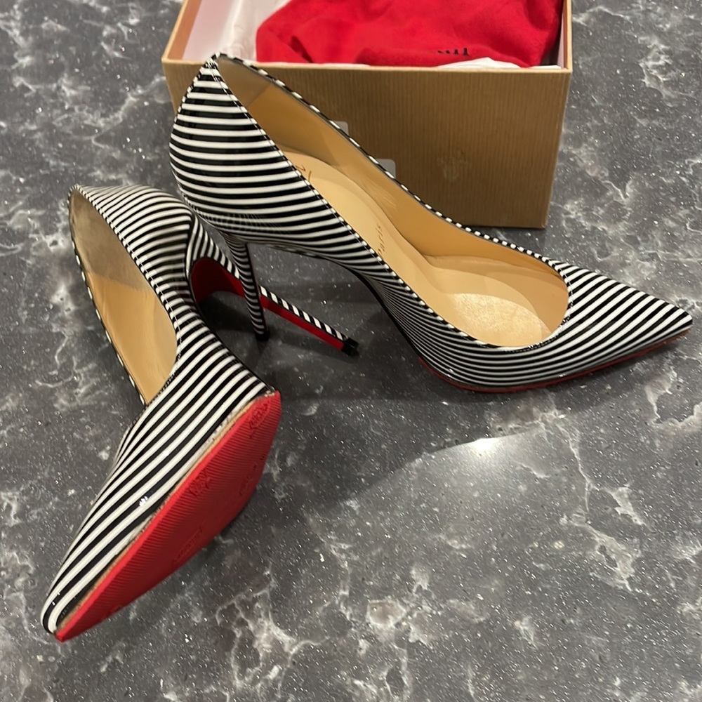 Christian Louboutin décolleté patent stripes heel size 6. Like new - Picture 2 of 5